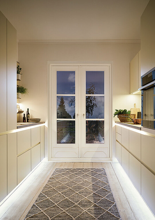 weiße grifflose neola küche mit beleuchtung