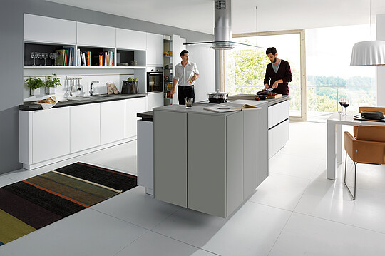 Grifflose Küche in mattem Grau in zwei unterschiedlichen Farbtönen
