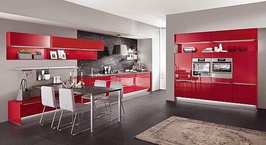 Küche in rot mit Hochglanzfronten